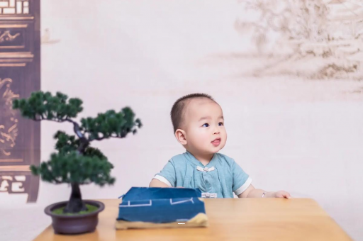 阿克苏五个月宝宝可以站吗